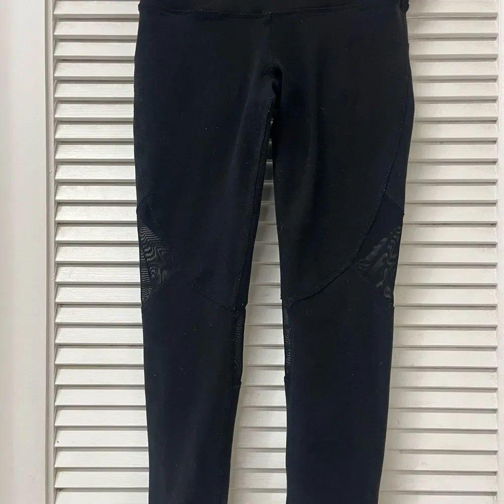 ALO✨xs✨Stylish Black Leggings with Mesh Panels